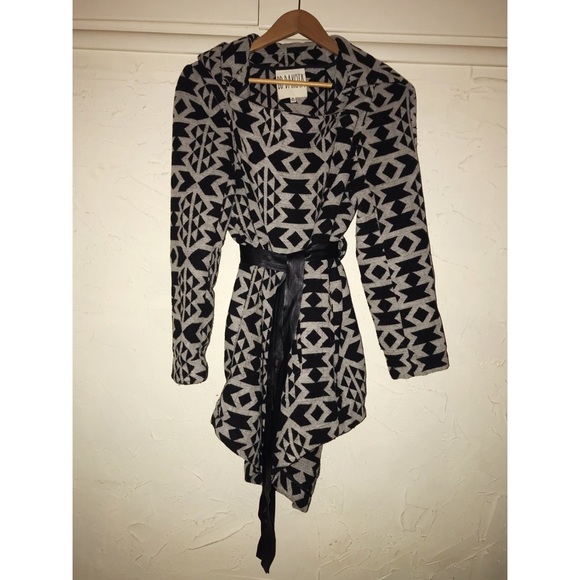 Vintage early 2010s, Cozy Part Wool BB Dakota Jacquard Wrap Coat, Size small - Picture 4 of 11